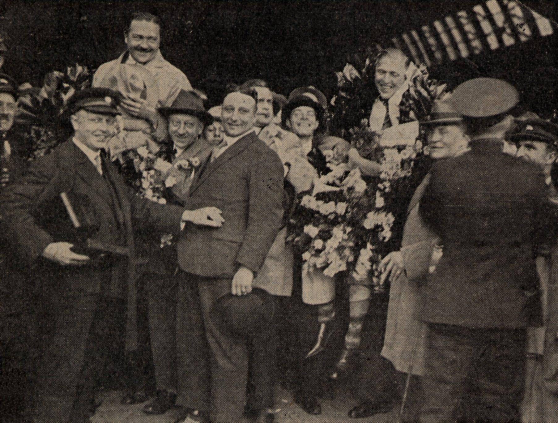 Ontvangst op het Centraal station van Amsterdam bij terugkeer als overwinnaars van Henley in 1929.